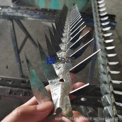 Double Claw Galvanized Anti Climb Steel Spikes Installed at Corners of Walls and Fences