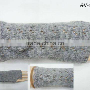 2013 Fashion acrylic grey half finger gloves with flower