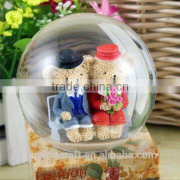 Resin Bear Couple Antique Musical Snow Globes With Blowing Snow photo-5