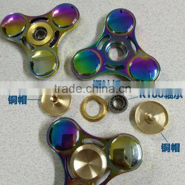 Manufacturers of New Metal Zinc Alloy Rotating Toys UFO Triangular Leaf Finger Gyro Glowing Fingertips Gyro photo-3