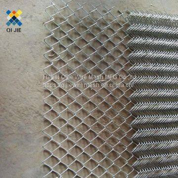 Q195 Hot Dipped Galvanized Iron Green Chain Link Fence Panels 10m / 15m Length