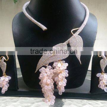 international jewelry necklace in pink onys drops