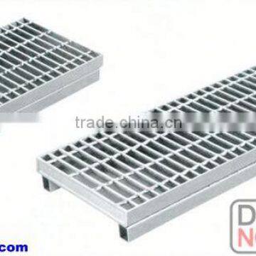 Heavy duty stainless steel sidewalk drain grate