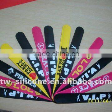 245*22mm Silk-screen Printing Rubber Slap Bands With Logo