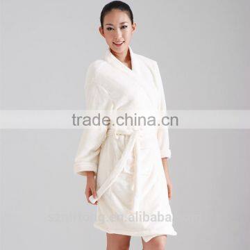 China 100% Polyester Embroidery Logo Coral Fleece Bathrobes photo-2