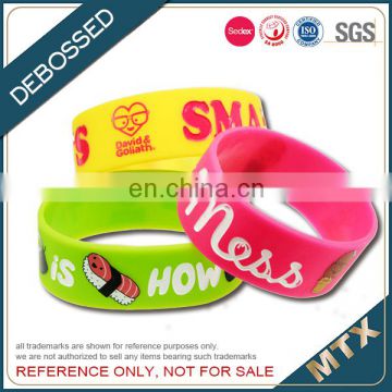 Debossed silicon wristband bracelet supplier