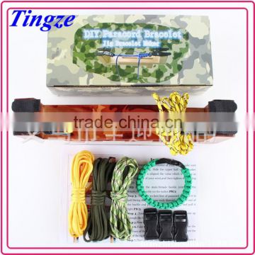 Wholesale fashion paracord survival bracelet packed with tool HZ304