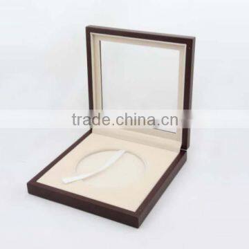 Exquisite wooden medal packain box with a clear window