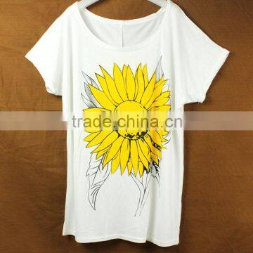 Casual white top with pattern sunflower t-shirt for young lady
