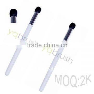 Contour blending face brush