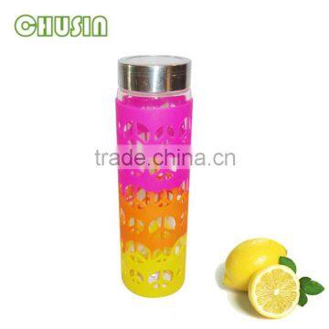 Colorful borosilicate glass water bottle with silicone cover and handle