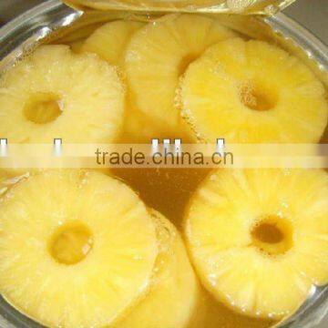 canned fruit pineapple pieces in light syrup