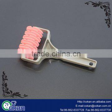 Plastic Cake Cutter Lattice Pastry Dough Pie Crust Cutter Knife Roller/Pastry Lattice Roller Cutter of Cake Tools. photo-2