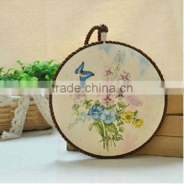 Round decorative ceramic trivets