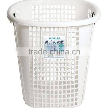 Light weight laundry basket with carry handle