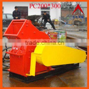 2015 high quality pc200*300 small hammer crusher price