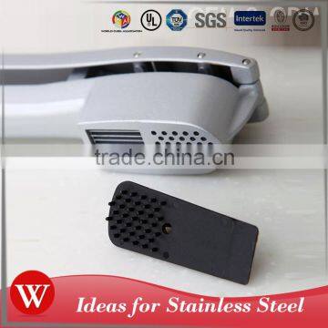 Hand-held 2 in 1 Function Kitchenware Aluminum Alloy Garlic Tool photo-3