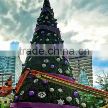 China fantastic artificial christmas tree on sale ornamental artificial leaves palm