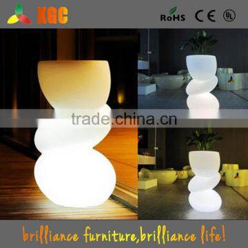 lighted outdoor flower pots PE material waterproof led flower pot,plastic led flower pot with waterproof batery