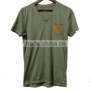 custom wholesale fashion handsome men v-neck T-shirt and short sleeved with tiny pocket