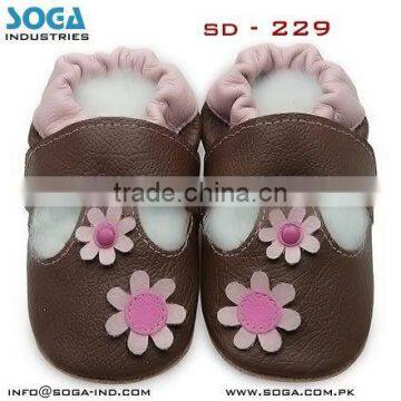 Flower summer sandal baby shoes with comfortable design 2011