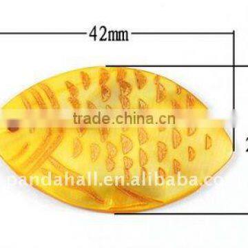 Freshwater Shell Pendants, Fish, Yellow, about 42x25x2mm, hole: 2mm(BSHE-B002-3)