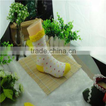 Hot Sale Girls Cotten Socks Factory Custom White Color , Red and Yellow Drop Style Colorful photo-4