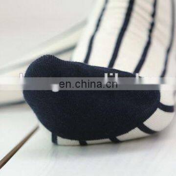 2015 Custom Fashion Infant Baby Toy Rattle Socks Professional Factory photo-2