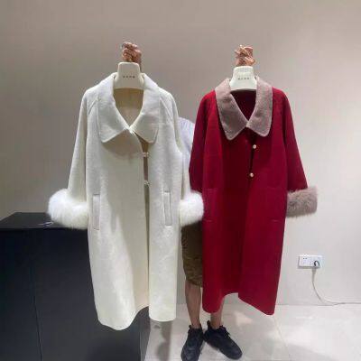 Un abrigo de piel de zorra roja de media longitud para mujeres, un abrigo de lana de doble cara hecho a mano de alta gama para Navidad, está de moda este invierno photo-2