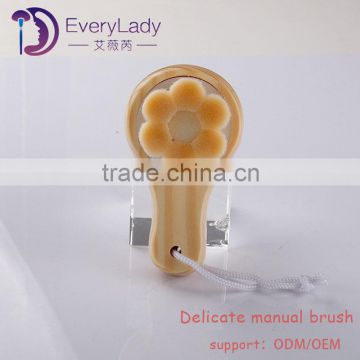 Hot sell popular design Natural wooden color face washing brush