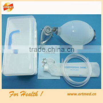 Portable oxygen emergency resuscitator/resuscitation kit