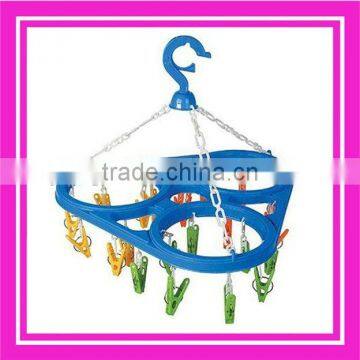 24 clips triangle shape plastic clothes peg hanger