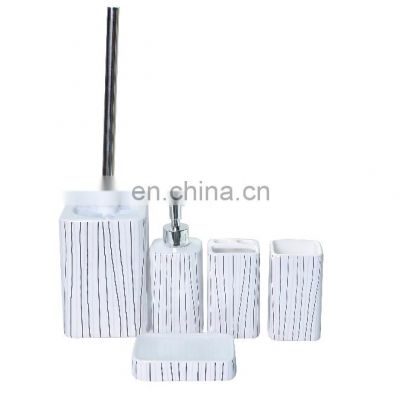 New design black and white color 5pcs polyresin bathroom accessories with toilet brush for household decoration