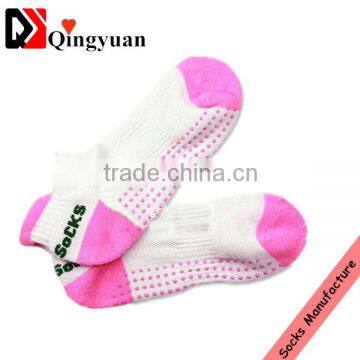 Wholesales Custom Brand OEM Non-Slip Anti Skid Sole Grip Pilates Yoga Socks