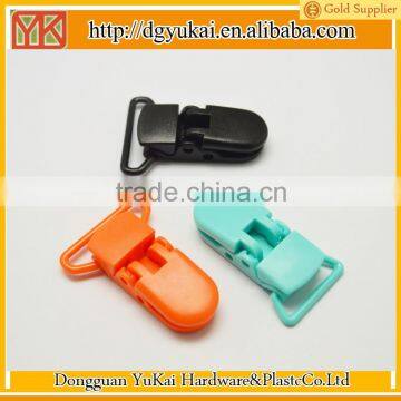 Yukai plastic name badge holder clip/plastic pacifier clip with gripping teeth