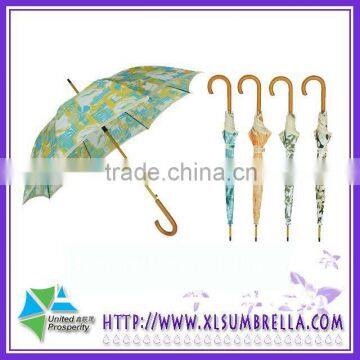 smart design wooden shaft umbrella