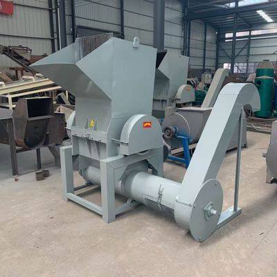 Ligne de production de broyage de bouteilles en plastique pour boissons. Broyeur pour panier à fruits petit et puissant. Broyeur de recyclage de plastique usagé. photo-4