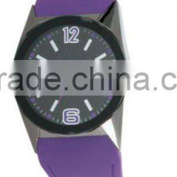 Alloy Quartz Watch for Adults, Available in Various Colors and Designs