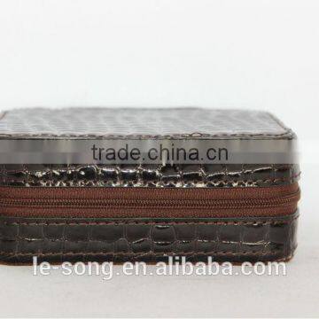 Black Crocodile Lines Cosmetic Bag With Zipper Around