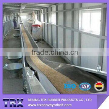 chemical resistant conveyor belt with herringbone pattern