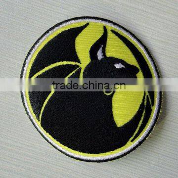 china wholesale embroidery badge and woven patch for clothing labels