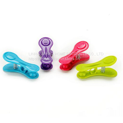 plastic clothes pegs