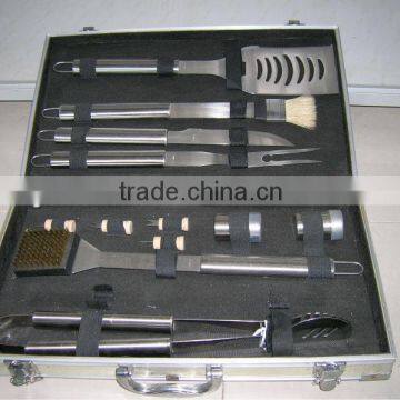 bbq tools set,18 pcs tools packed in an aluminium case,at cheap price.