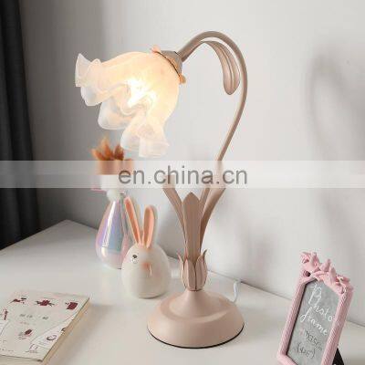 New Hot Sale Restaurant Desk Lamp Hotel Home Decor Luxury Creative LED Resin Fabric Flower Table Light