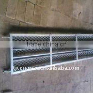 Galvanized scaffolding mesh catwalk