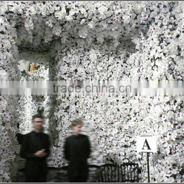 Artificial white flowers wall