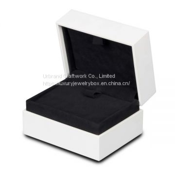 Plastic ring jewelry box painting in matte white outside and wrapped PU inside