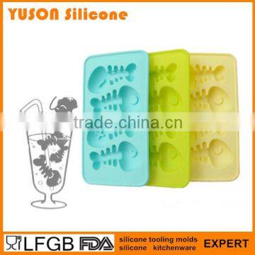 Fish bone shaped custom silicone ice cube tay