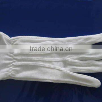 white cotton hand gloves