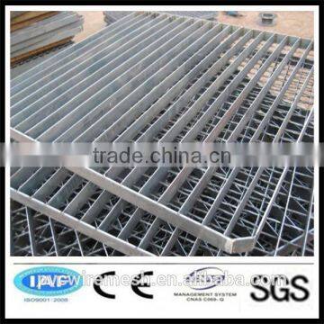 Low carbon steel wire PE coated steel grating (ISO9001)